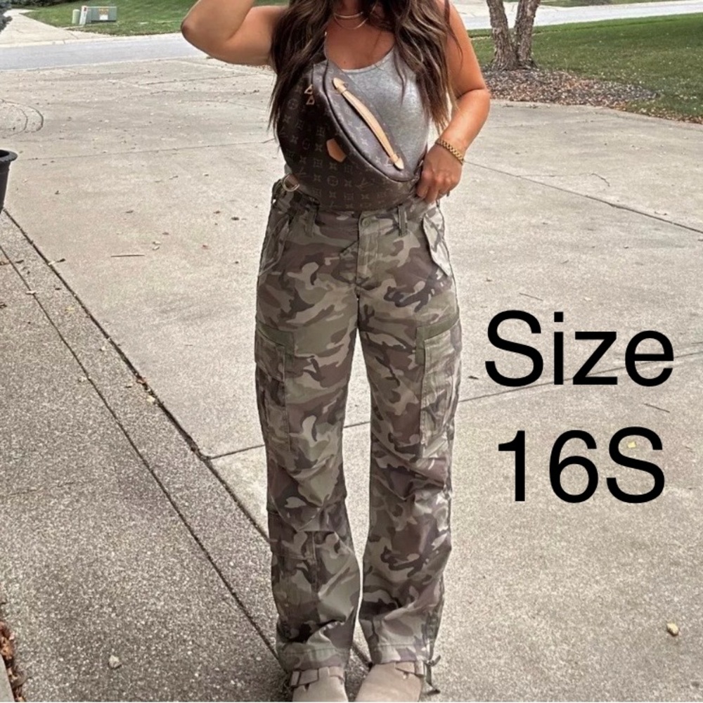 Abercrombie & Fitch Camouflage Straight Leg Pants